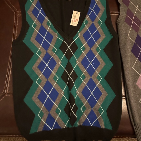 Black and Gray Diamond Argyle Sweater Vests - Picture 3 of 5